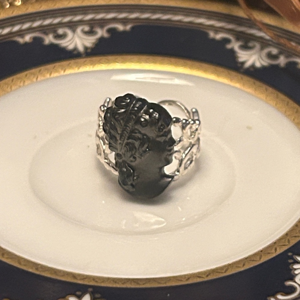 Vintage Black Cameo Ring